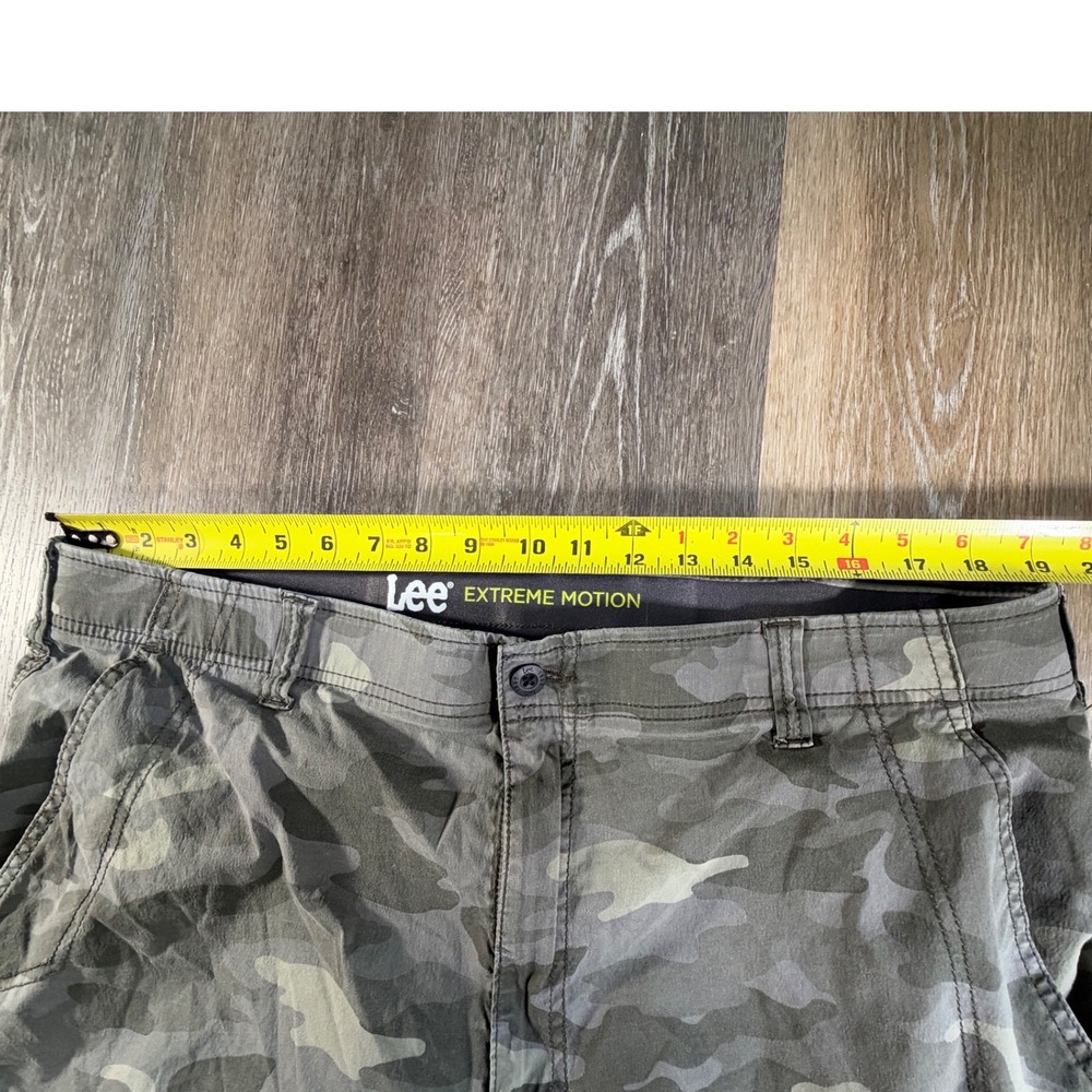 Lee Cargo Shorts Mens 40 Green Camo Extreme Motion Stretch Multi Pocket - Picture 3 of 7